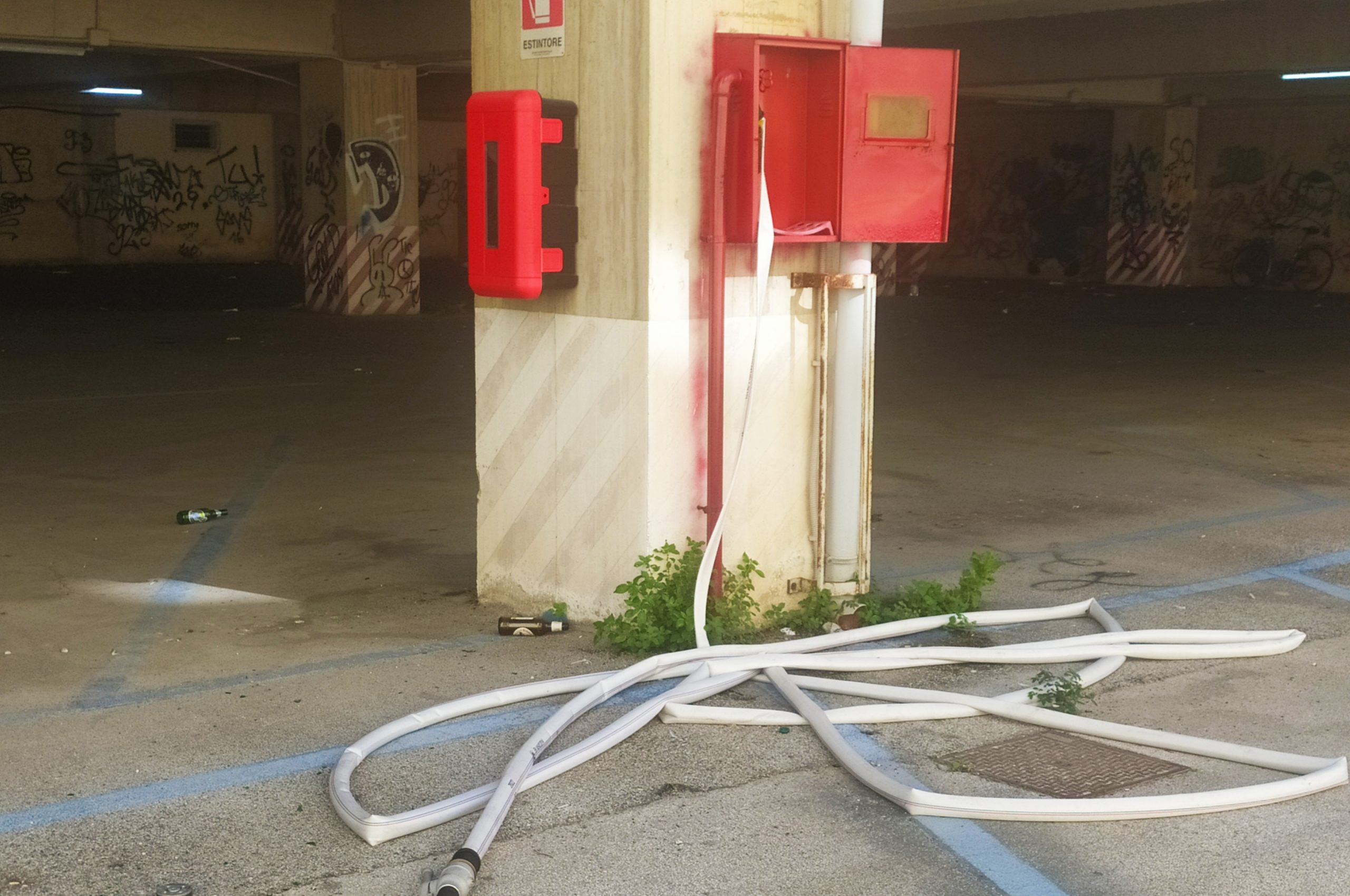 Parcheggio comunale di Marsala, divelti gli estintori: si pensa a nuovi atti vandalici