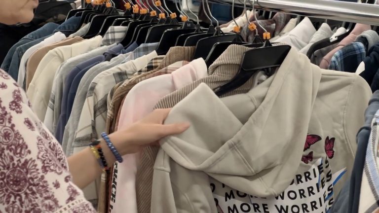 Confcommercio, consumi in discesa e inflazione verso il 10%