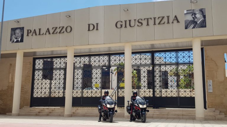 Droga a Petrosino, denuncia per un giovane. Aveva nello zaino anche una pistola