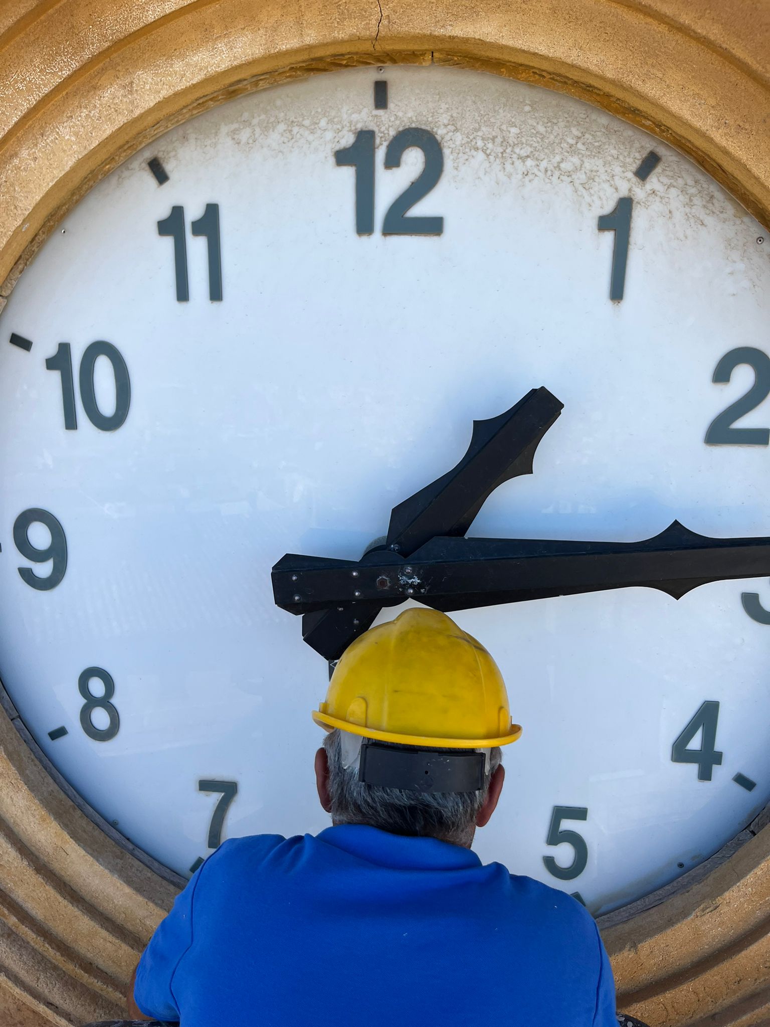 Castellammare: riparato l’orologio della parrocchia San Giuseppe