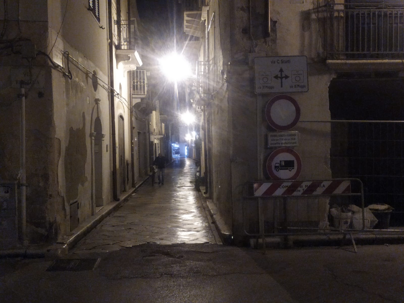 Marsala: la transenna si sposta e le auto passano dal centro, protestano i commercianti