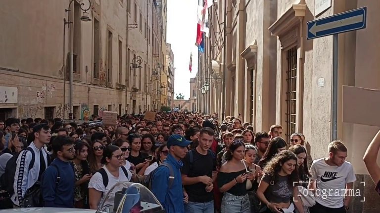 Crollo all’Università di Cagliari, gli studenti scendono in piazza