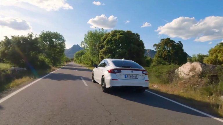 Efficienza e piacere di guida con la nuova Honda Civic Full Hybrid