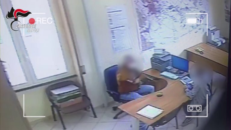 Denaro e sesso in cambio di favori, 13 misure cautelari nel napoletano