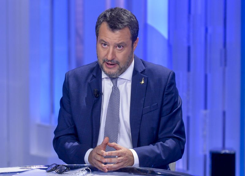 Immigrazione, Salvini “Italia non può essere lasciata sola”