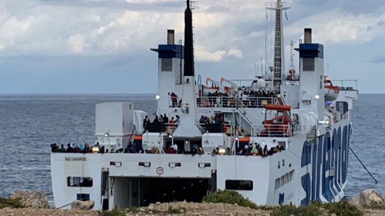 Trasferimenti migranti da Lampedusa a Porto Empedocle