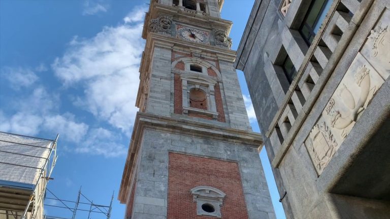 A Varese il commosso addio a Roberto Maroni
