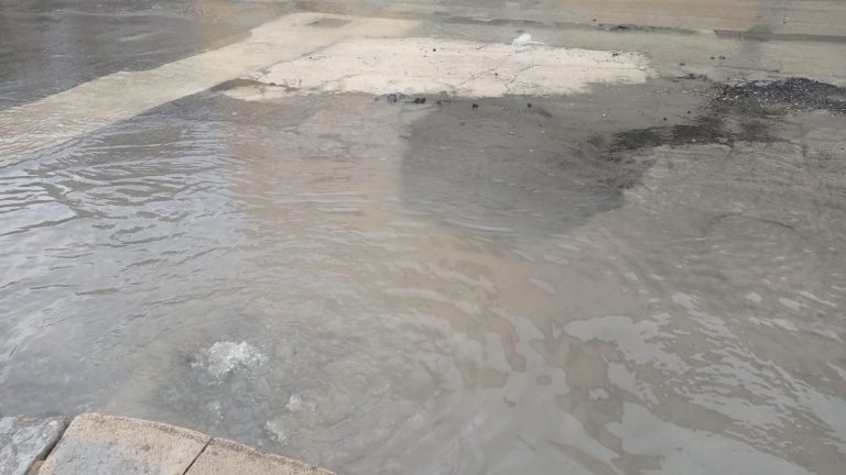 Marsala: prime piogge fanno saltare un tombino in corso Calatafimi