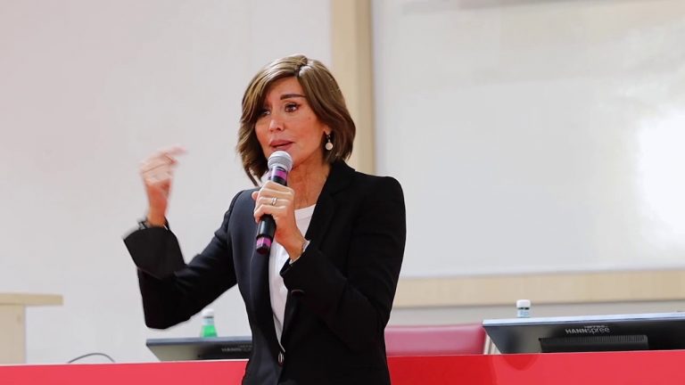 Milano, prima uscita per il ministro Bernini all’Università Cattolica