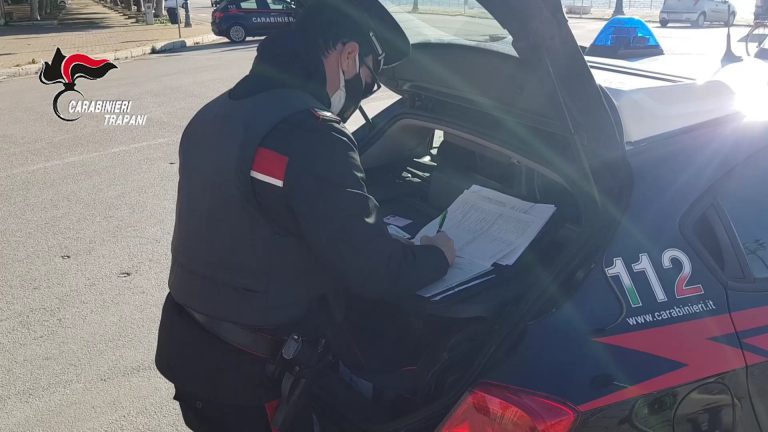 Manomette il braccialetto elettronico e aggredisce i Carabinieri: arrestato un 25enne trapanese