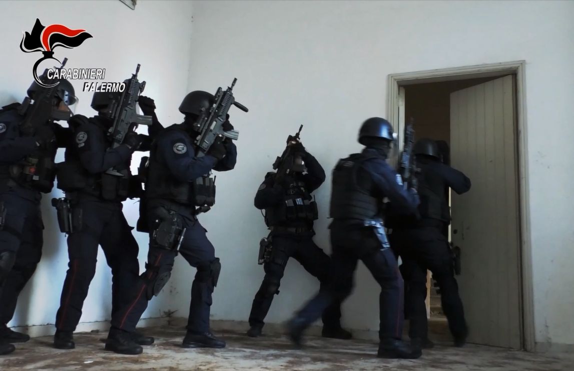 Colpo al clan mafioso di Porta Nuova a Palermo, i summit in una sala da barba