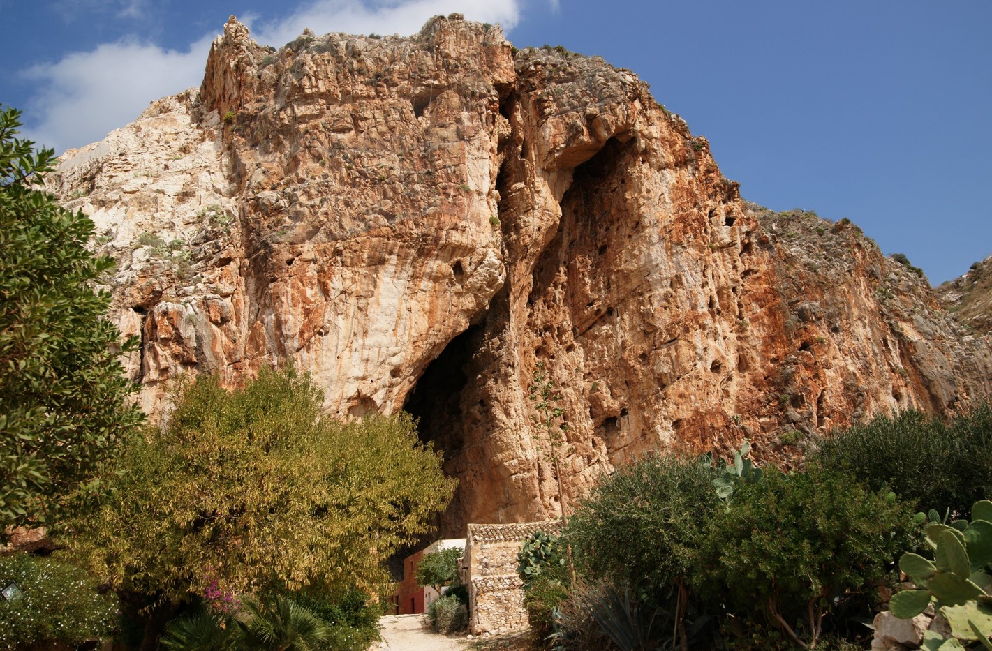 Grotta di Scurati, il sindaco di Custonaci: “Inammissibile che sia ancora chiusa”
