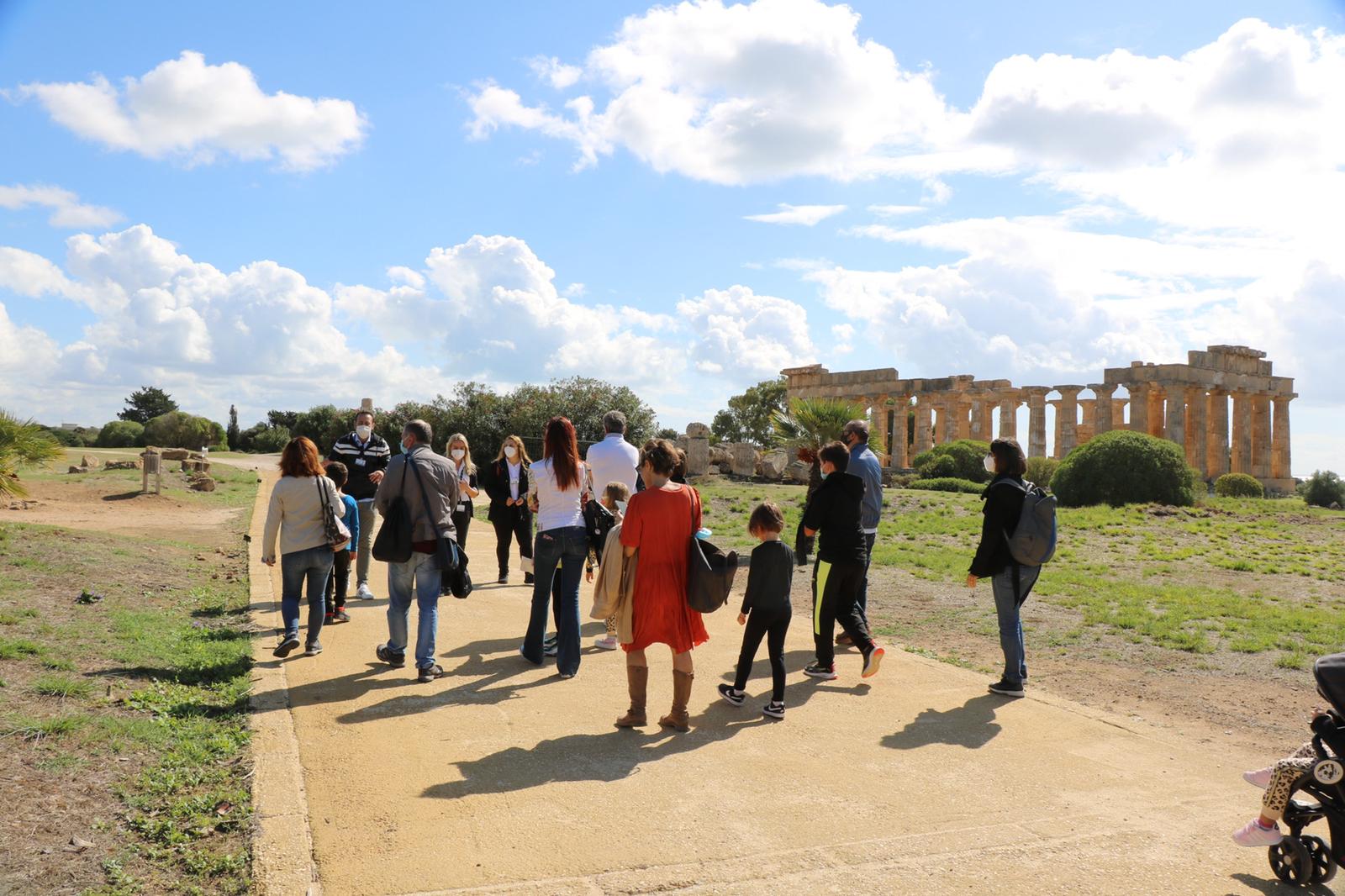 Incontro su archeologia pubblica a Selinunte, dopo 40 anni torna la camminata dei giovani