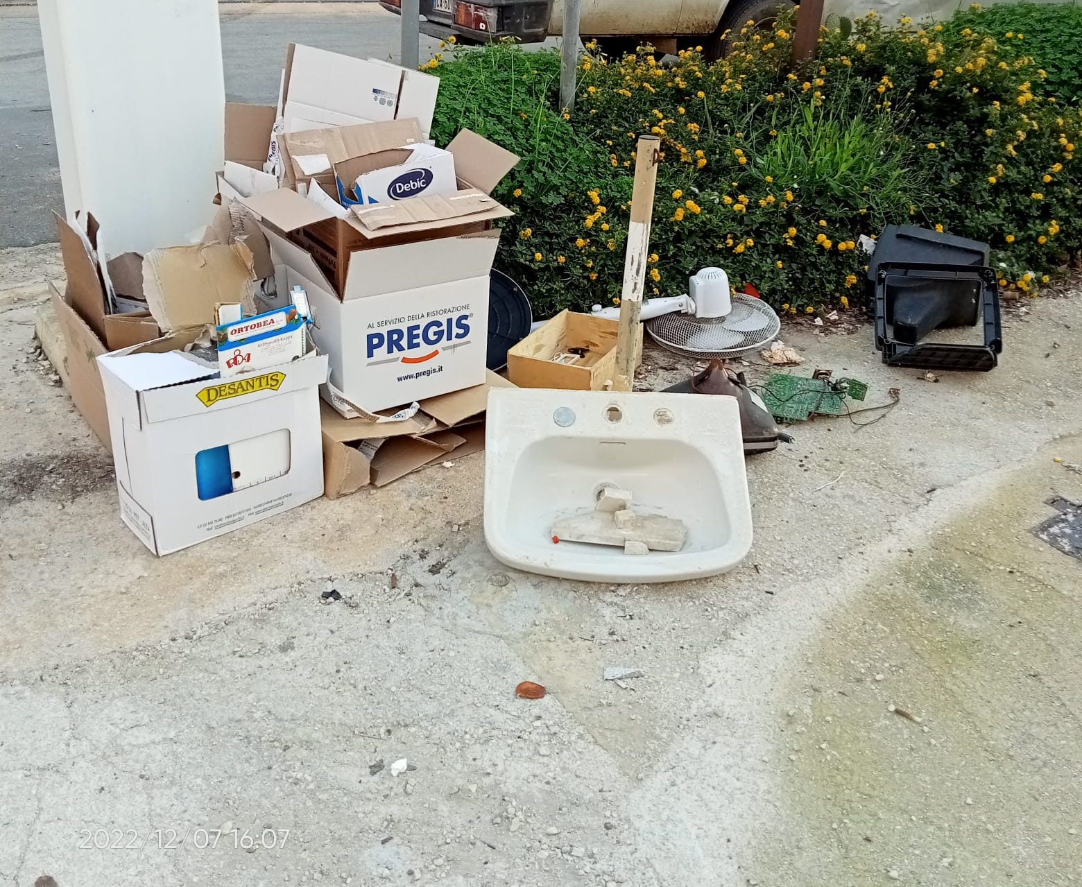 Marsala: Corso Calatafimi abbonda di spazzatura e di sanitari