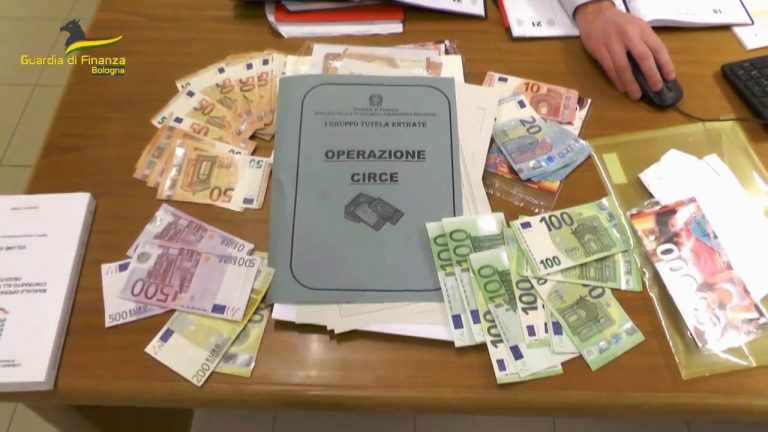 Maga legge le carte ma evade il fisco per un milione di euro