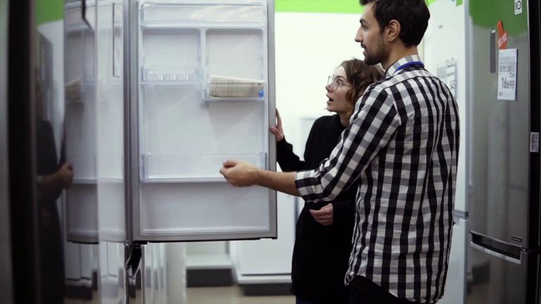 Consumi in calo nel 2022. Bene il settore casa, male i motori