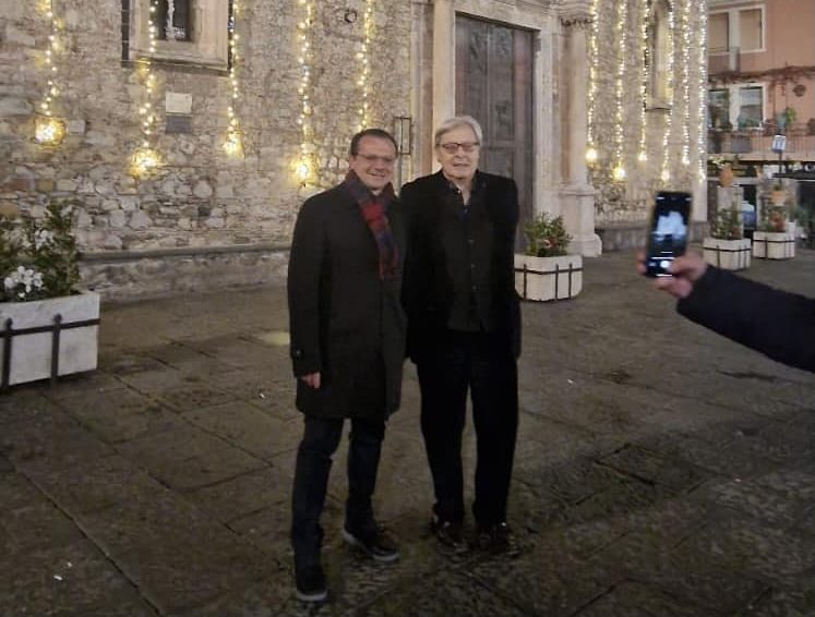 Cateno De Luca si candida a sindaco di Taormina. E per le Europee c’è l’intesa con Sgarbi