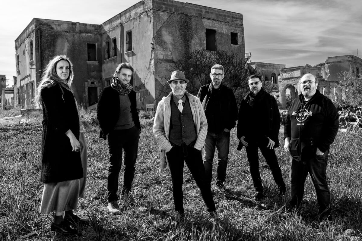 “il castello delle uova” torna con ‘L’enigma del capitale live’, il nuovo album