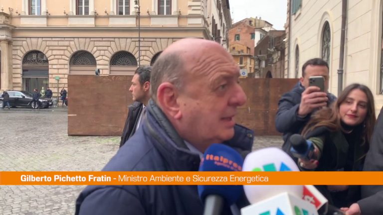 Carburanti, Pichetto Fratin “Prezzi stabili, faremo valutazioni”