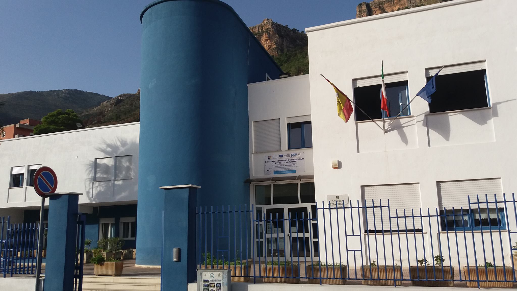 Due scuole accorpate in citt diverse il sindaco di Castellammare