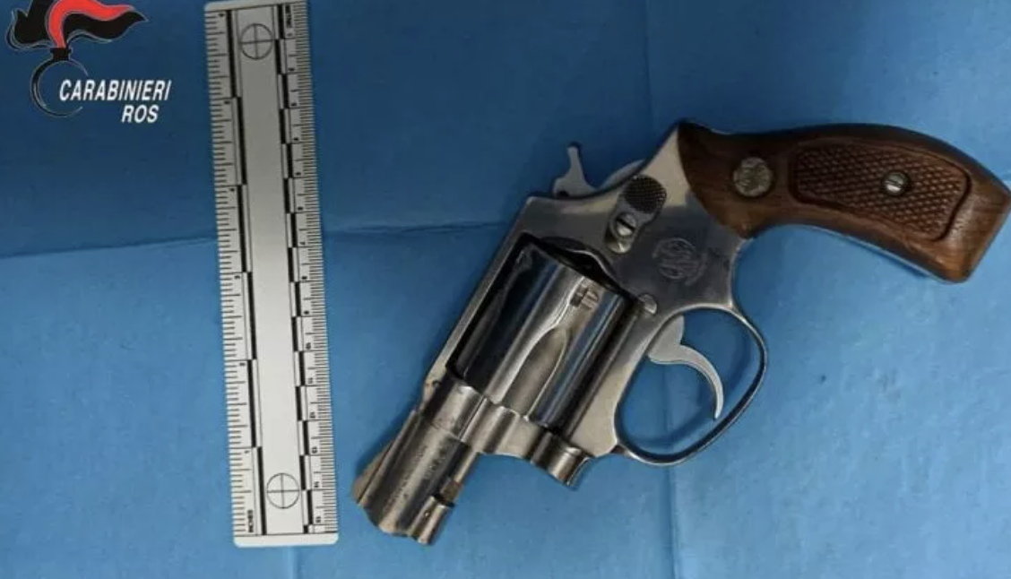 Messina Denaro, trovata una pistola calibro 38 nel covo del superlatitante