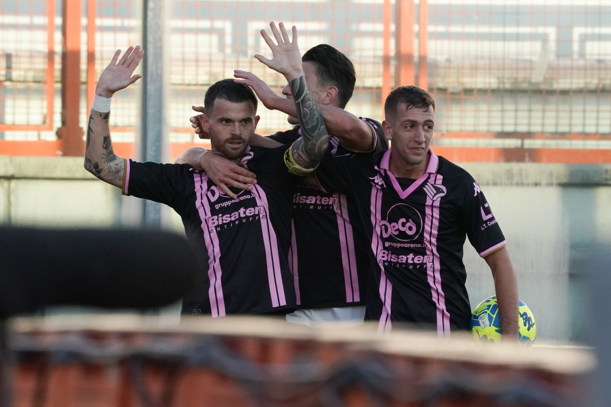 Problema durante il volo ferma il Palermo, ad Ascoli si gioca domenica