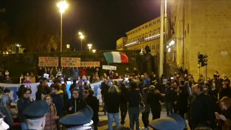 Messina Denaro, il “Grazie” dei palermitani ai carabinieri