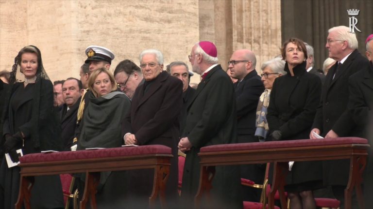 Mattarella ai funerali di Benedetto XVI