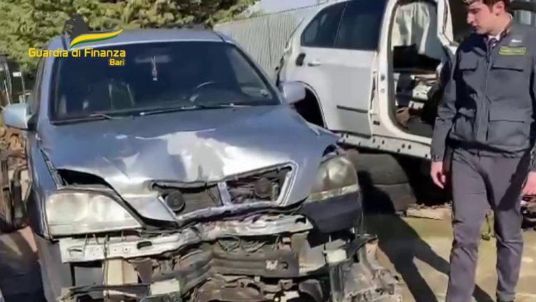 Finti incidenti, così a Bari truffavano le compagnie assicurative