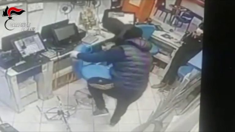 Armi clandestine e falsi green pass, 9 arresti a Catania