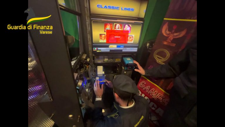 Teneva incassi delle slot machine, denunciato gestore a Varese
