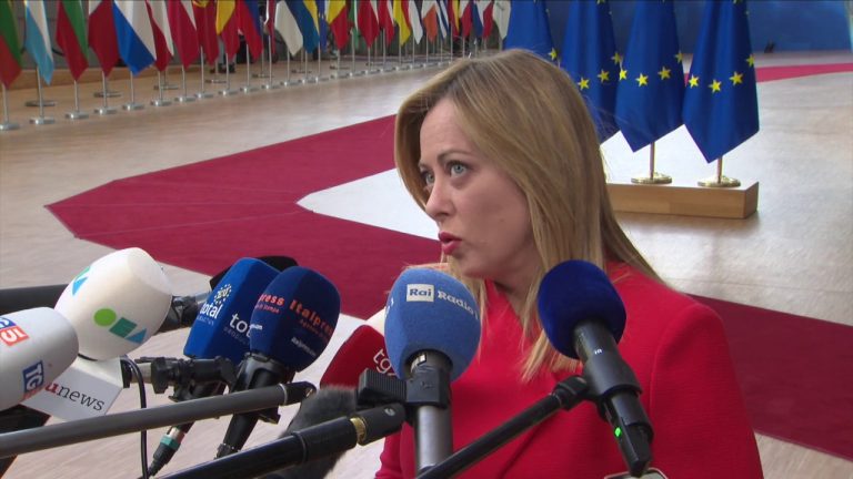 Ucraina, Meloni “L’invito di Macron a Zelensky non aiuta la causa”
