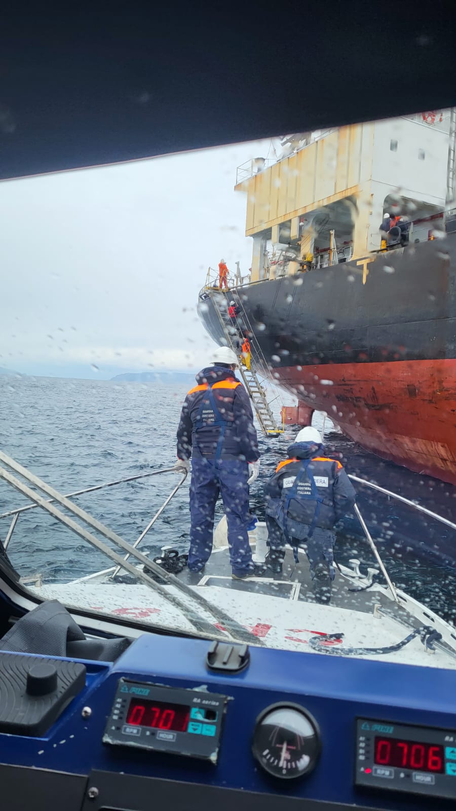 Trapani: la Guardia Costiera salva marittimo filippino al largo colto da malore