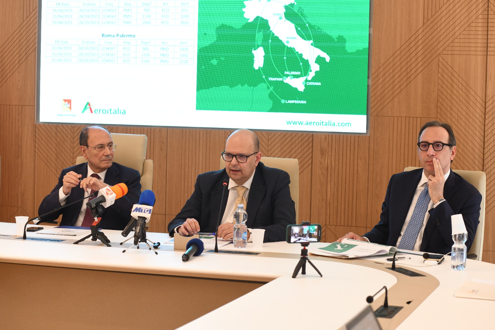 Caro voli, Schifani: “Finisce il duopolio”, più tratte con AeroItalia