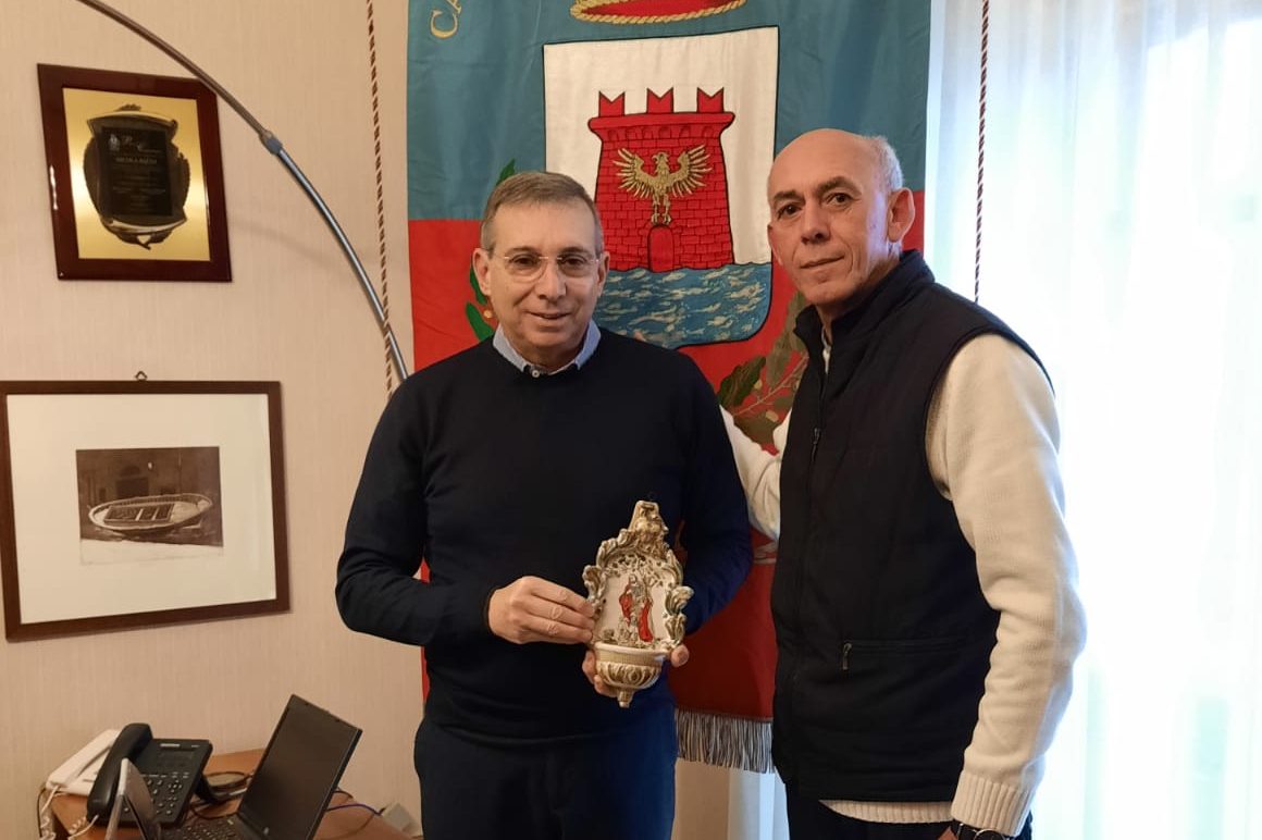 Un’acquasantiera donata al Comune di Castellammare per il museo del mare