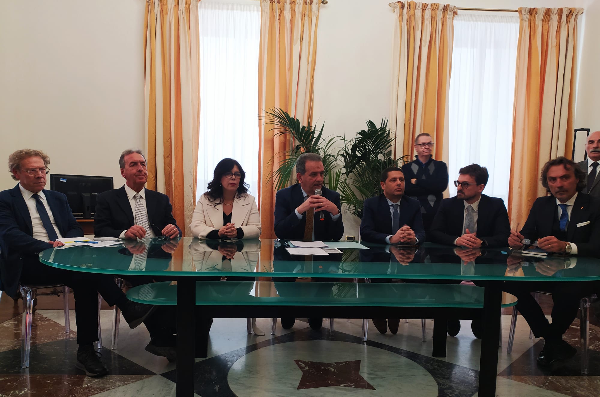 Presentata la nuova Giunta Grillo. Il sindaco: “Ho scelto chi garantiva competenza e piena disponibilità di tempo”