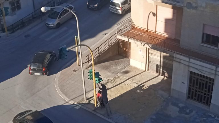 Marsala: torna funzionante il semaforo di via Amendola