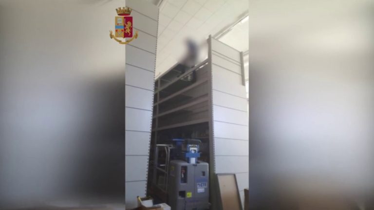 Lavoravano 11 ore con contratti part-time, 4 arresti a Trapani