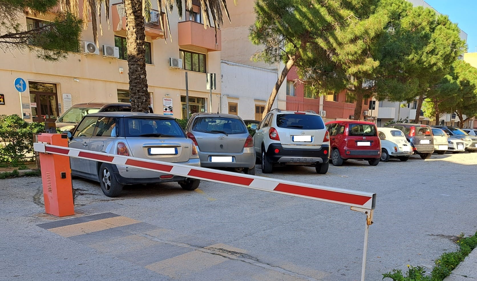 Riapre il mini parcheggio davanti all’ex tribunale di Marsala (non si sa quando però)