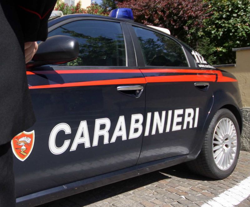 Non si ferma all’Alt dei carabinieri e poi si scontra con l’auto dei militari, denunciato un marsalese