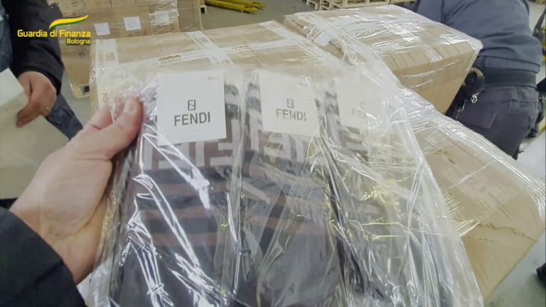 Maxi sequestro a Bologna di griffe di lusso contraffatte