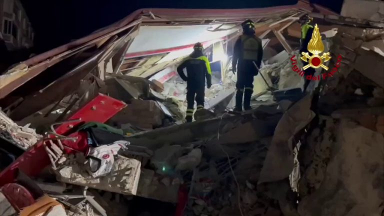 Terremoto in Turchia, vigili del fuoco italiani cercano dispersi. VIDEO