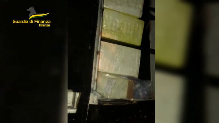 Sorpreso al casello autostradale con 4 kg di cocaina