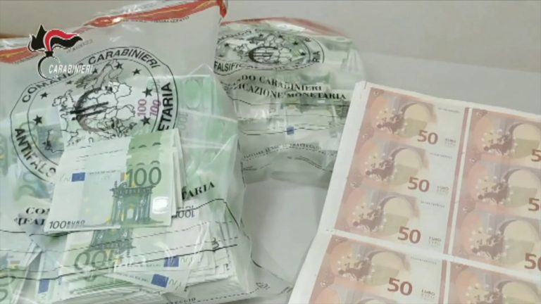 Mettevano in circolazione banconote false,  19 arresti a Napoli