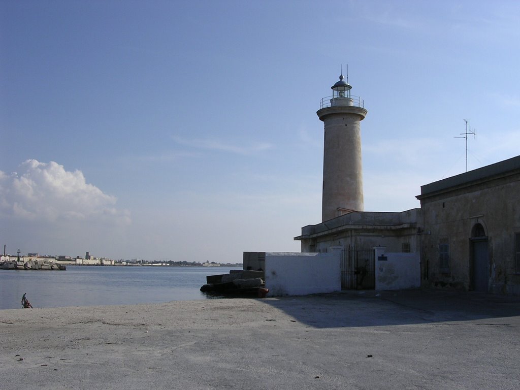 Rimozione e posizionamento di frangionde al Porto di Marsala, divieti nell’area