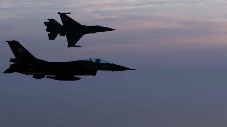 Ucraina, jet russi al confine, navi nucleari nel Baltico