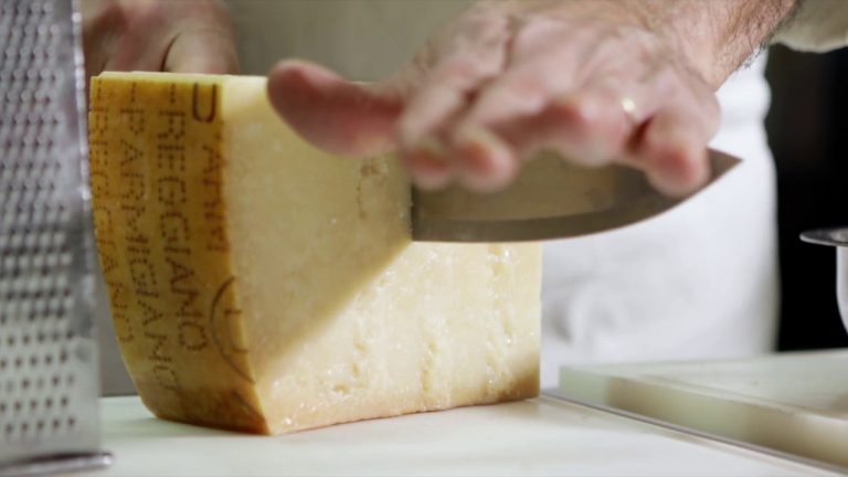 Parmigiano Reggiano torna a “Taste”, focus sulle lunghe stagionature
