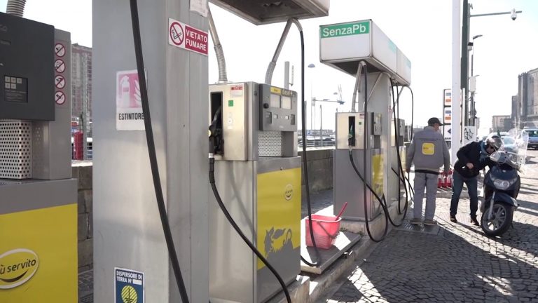 Il diesel torna a costare meno della benzina