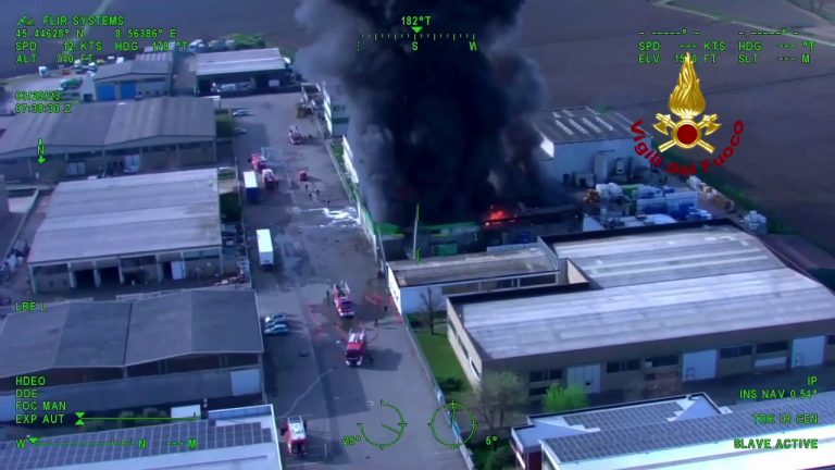 Esplosione in fabbrica vernici a Novara, evacuati gli edifici vicini