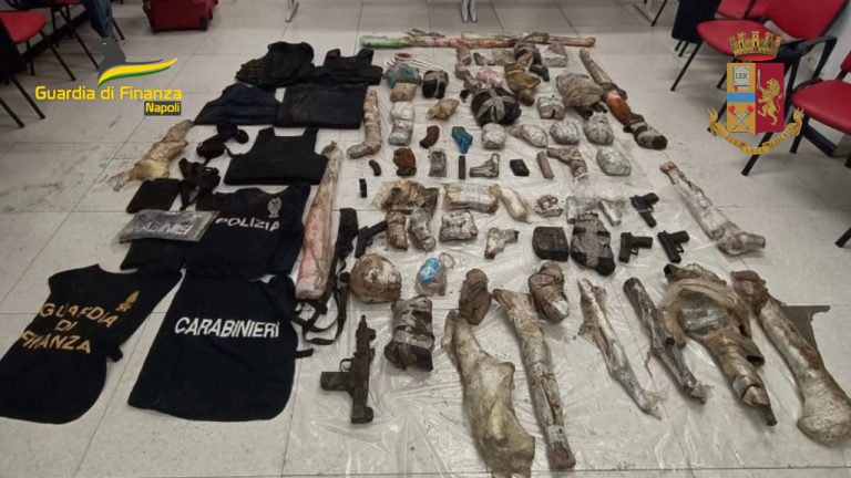 Sequestrate armi e munizioni in un’abitazione a Giugliano in Campania